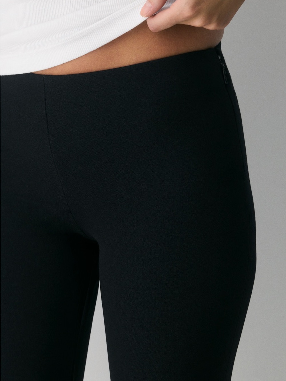 NWT Aritzia Babaton Skyline Capri Navy - Picture 6 of 12
